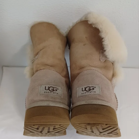 Ugg Bailey Button Tan Suede Leather Short Boots Women's Size 7 - Picture 11 of 14